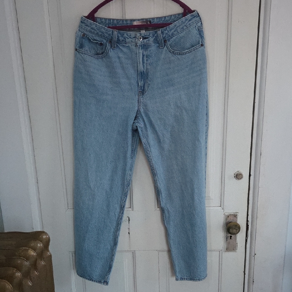 Abercrombie & Fitch The Loose High Rise Curve Love Light Wash Jeans